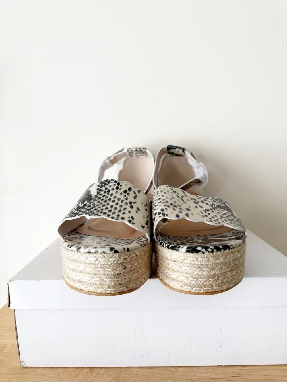 Bamboo Infinity Espadrille Beige Snakeskin Print Lug Sole Ankle Strap Size 10